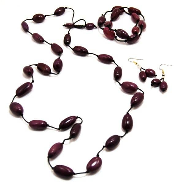 A picture of the olive strand set, bisola seeds strung together, comes in a verity of colors, this color is purple.